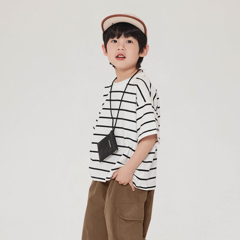 モノトーンボーダーTシャツ