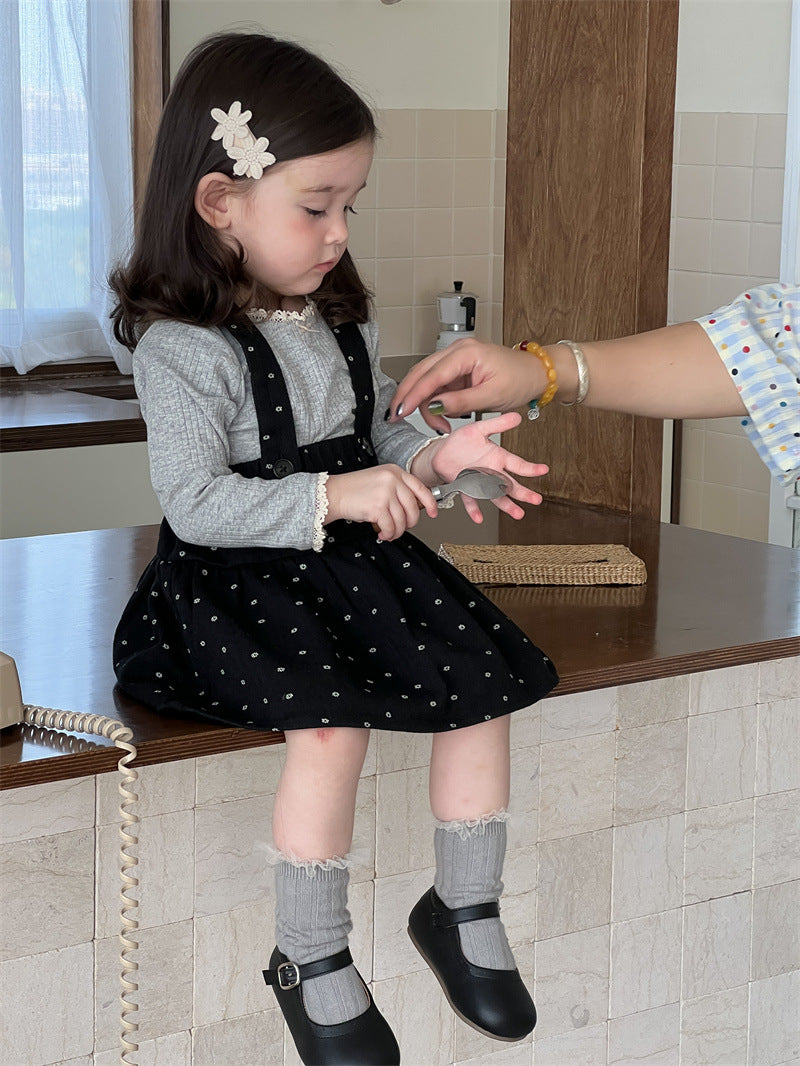 グレーxブラックコーデ