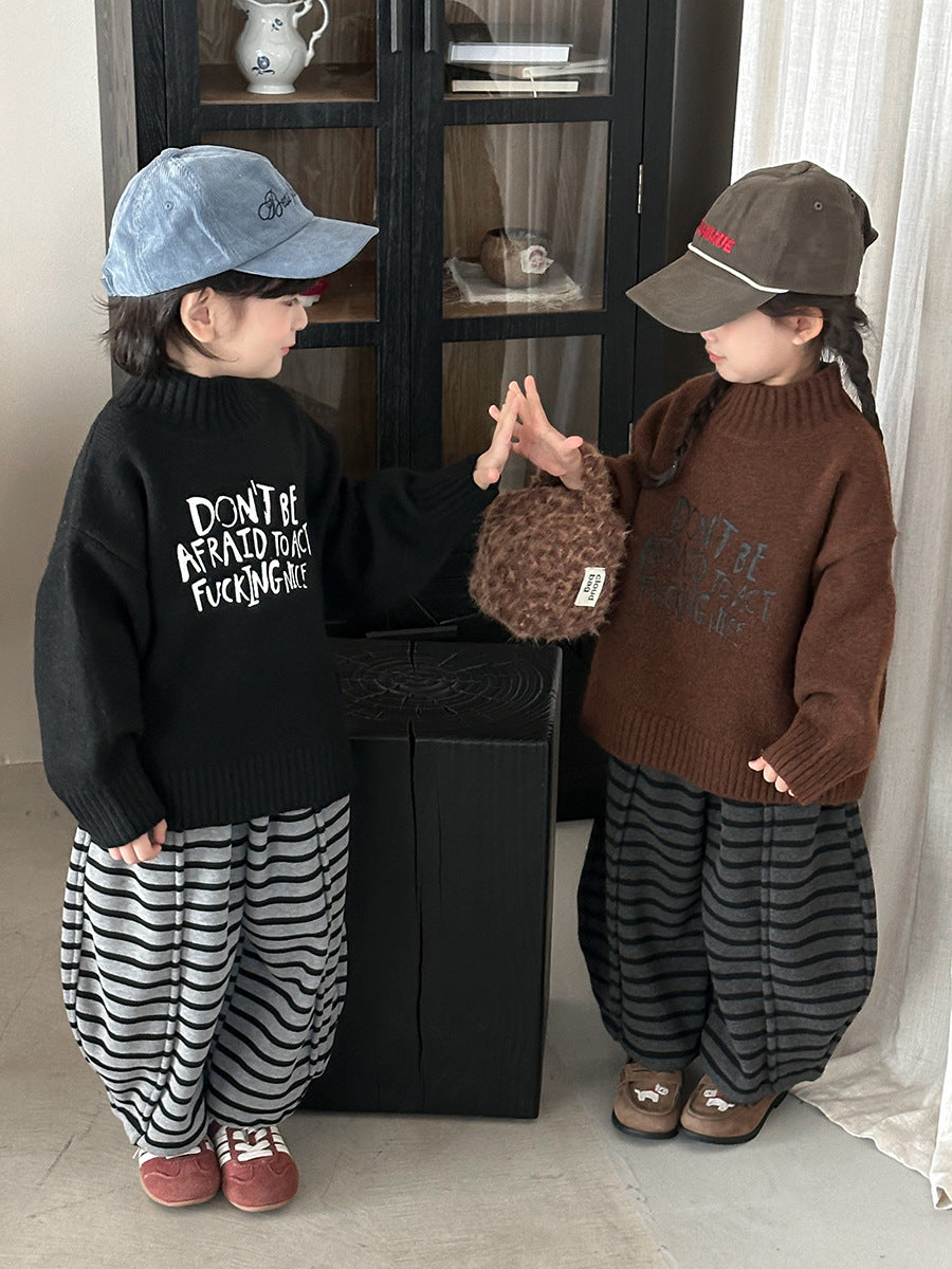 イングリッシュワードハイネックニット