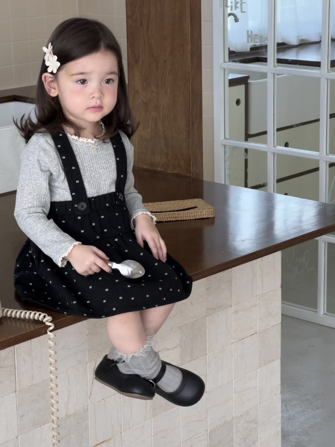 グレーxブラックコーデ