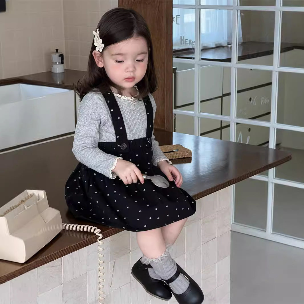 グレーxブラックコーデ