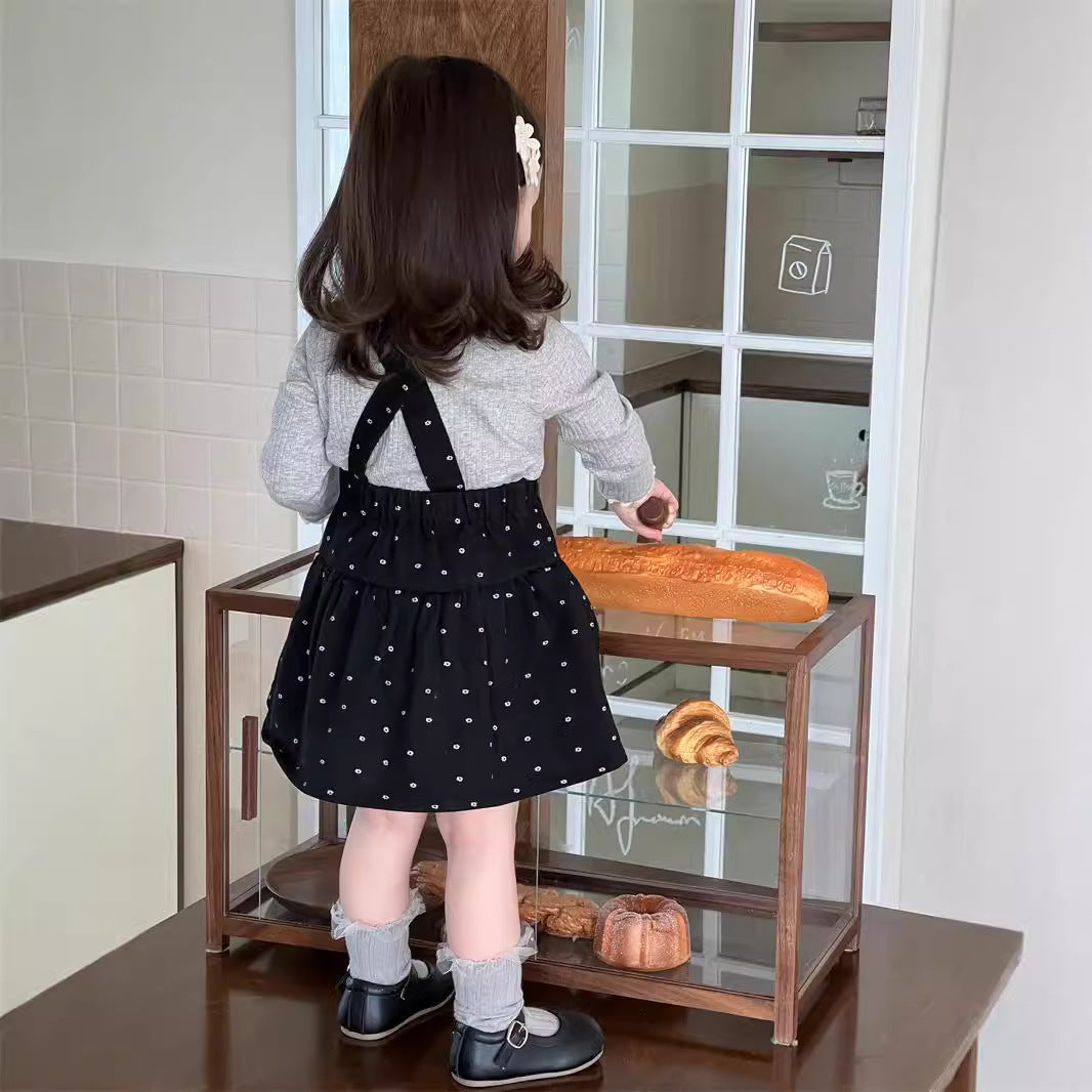 グレーxブラックコーデ