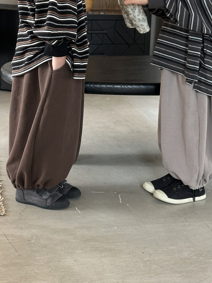 裾絞りゆったりパンツ