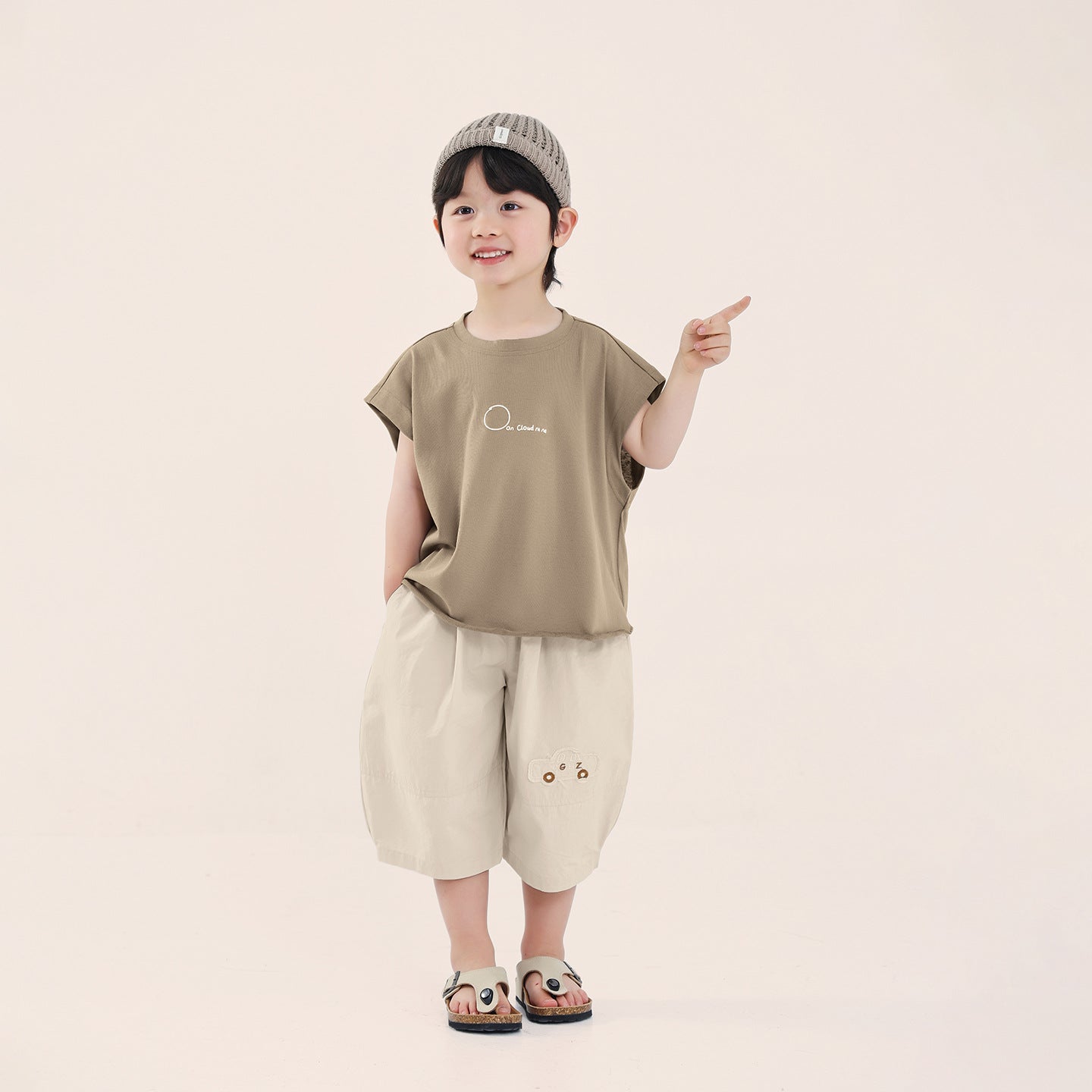 胸元ロゴ薄手タンクトップ