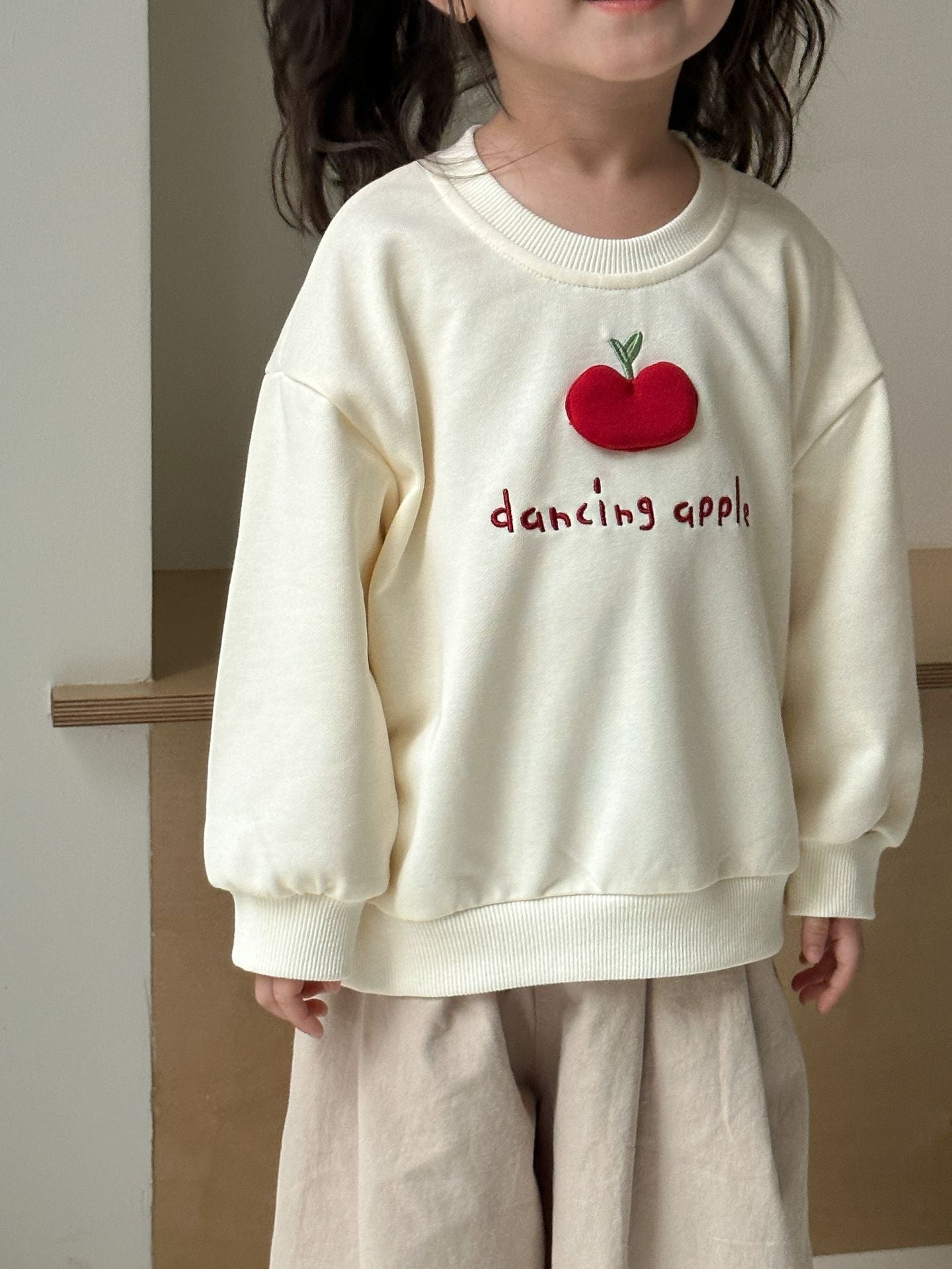 立体フルーツ刺繍スウェット