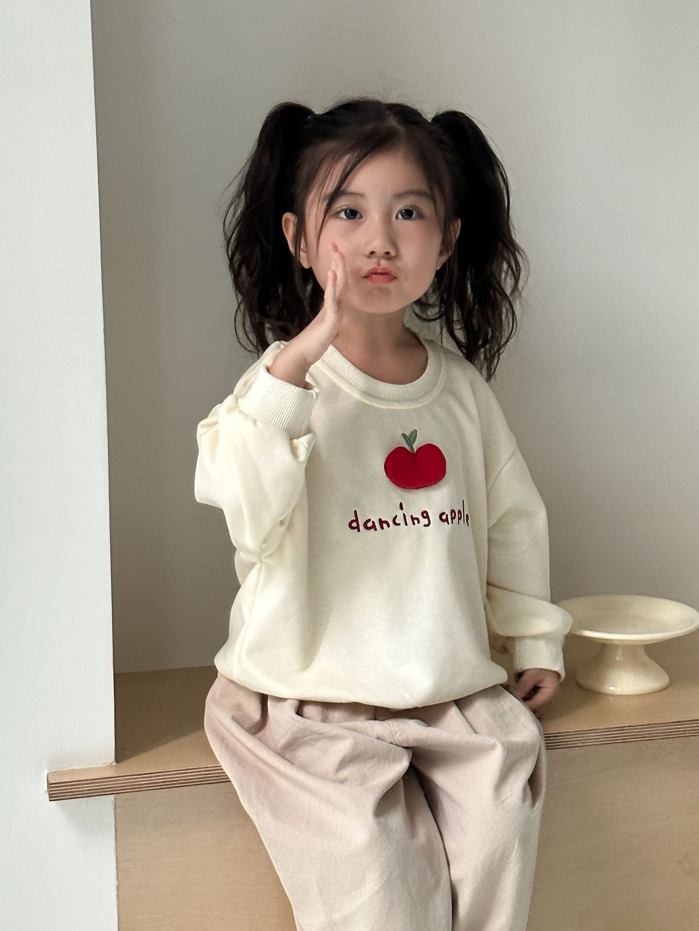 立体フルーツ刺繍スウェット