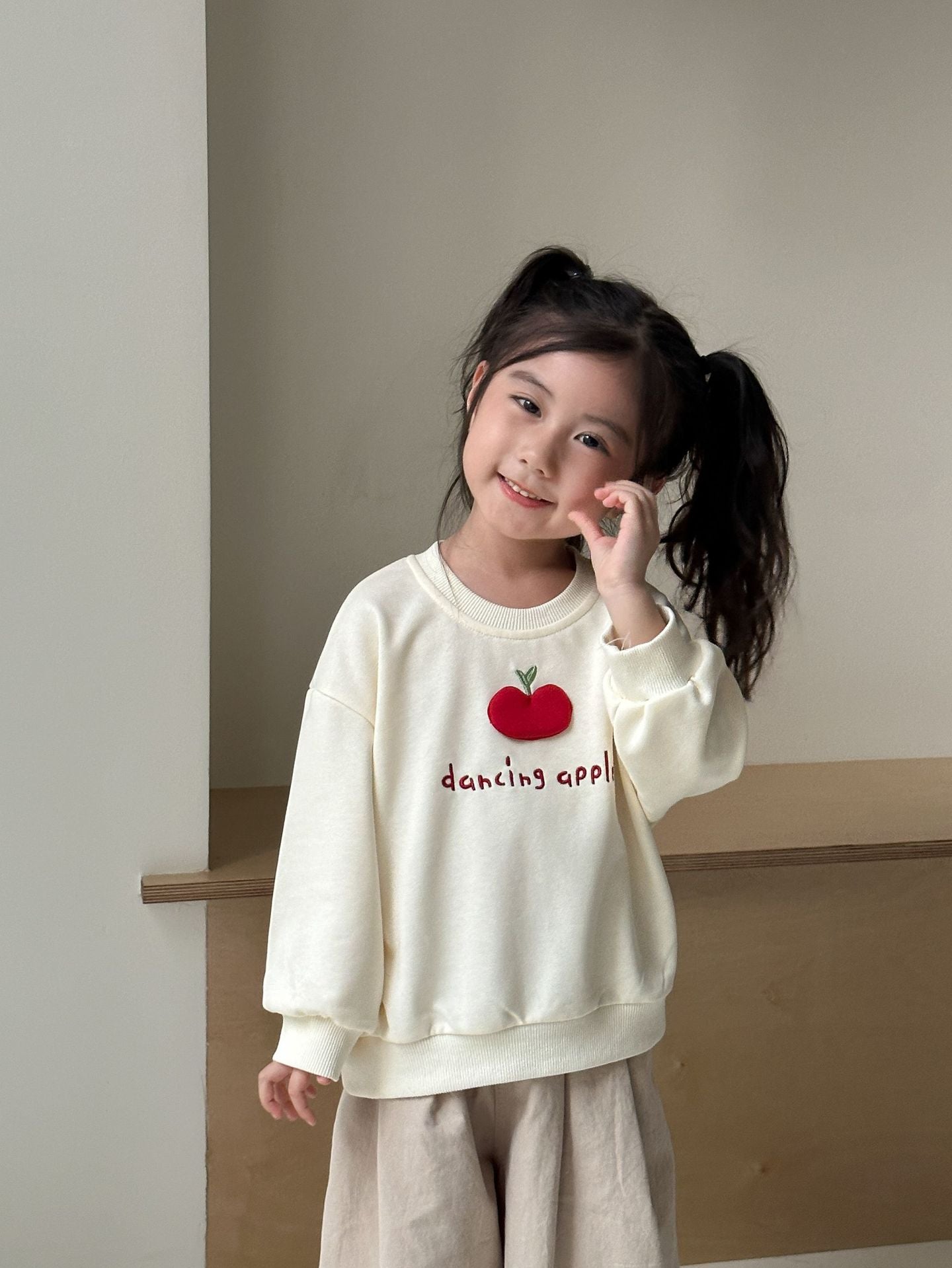 立体フルーツ刺繍スウェット