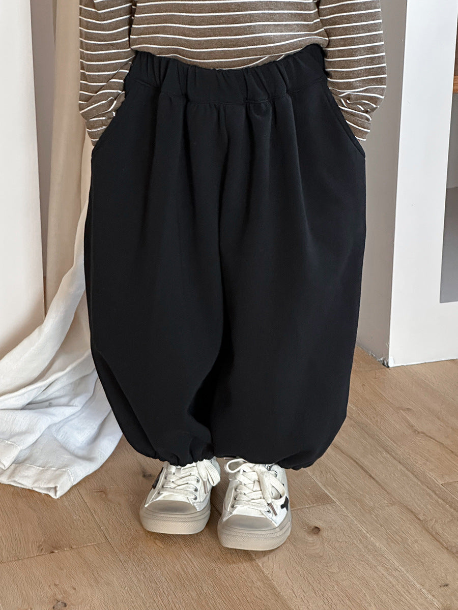 裾絞りゆったりパンツ
