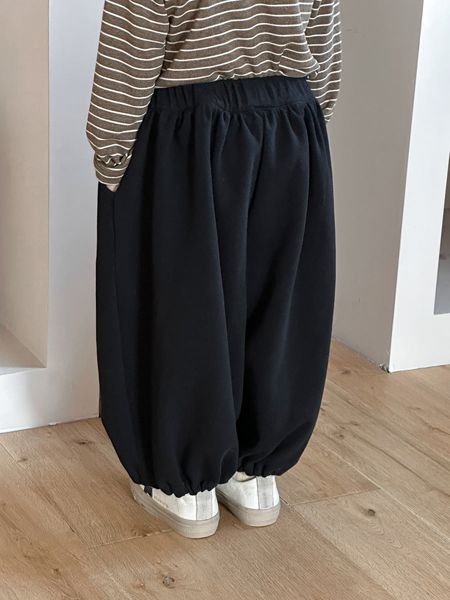 裾絞りゆったりパンツ