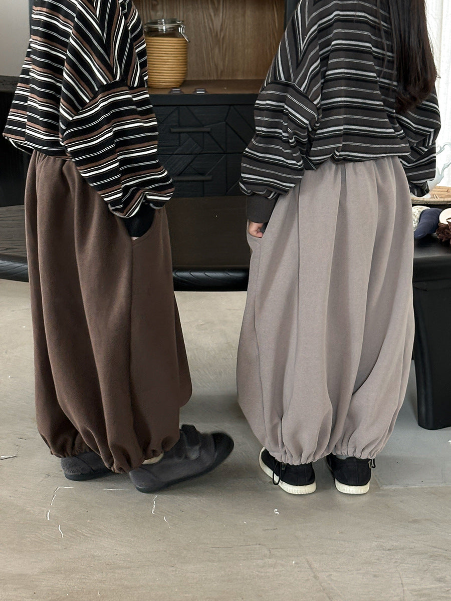 裾絞りゆったりパンツ