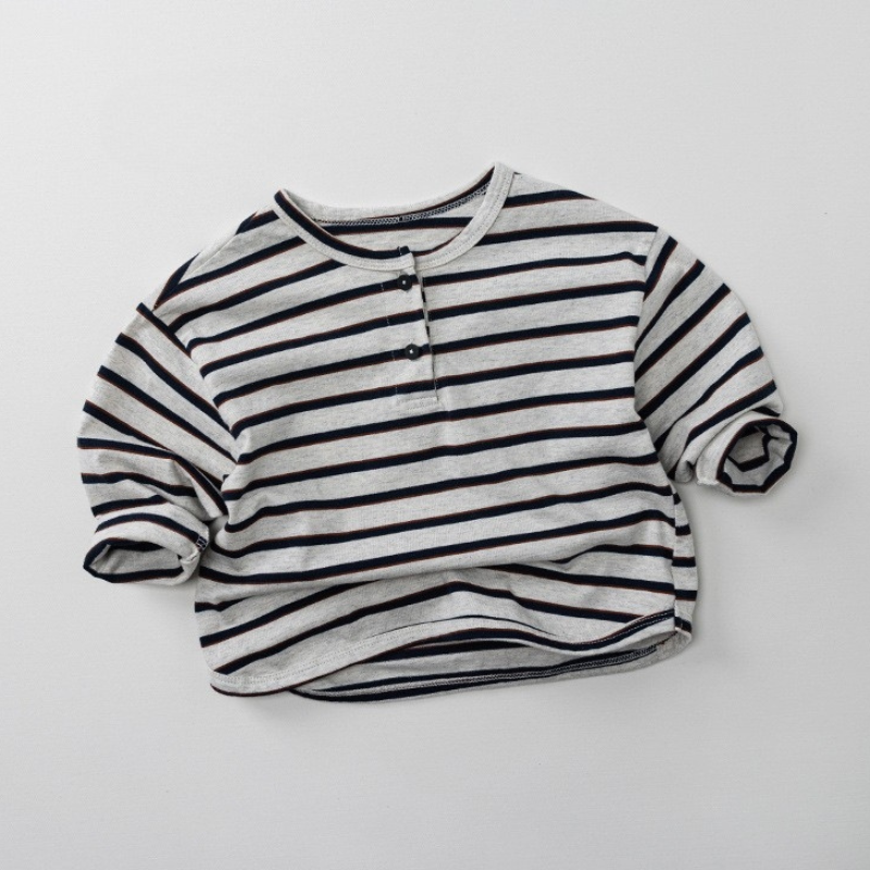 ボタンボーダー柄Tシャツ