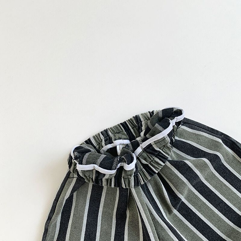 黒x緑ストライプ柄パンツ