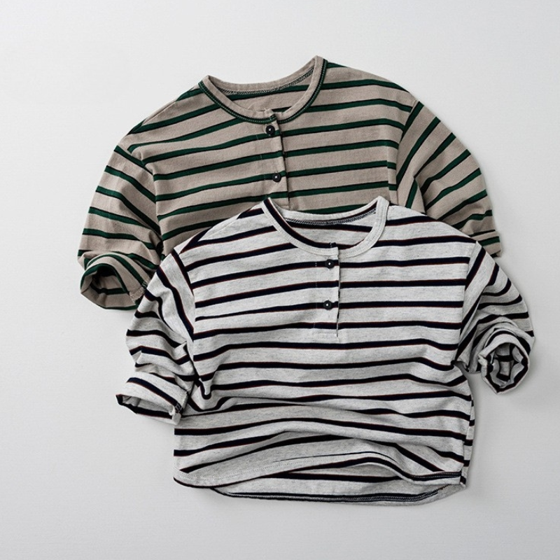ボタンボーダー柄Tシャツ