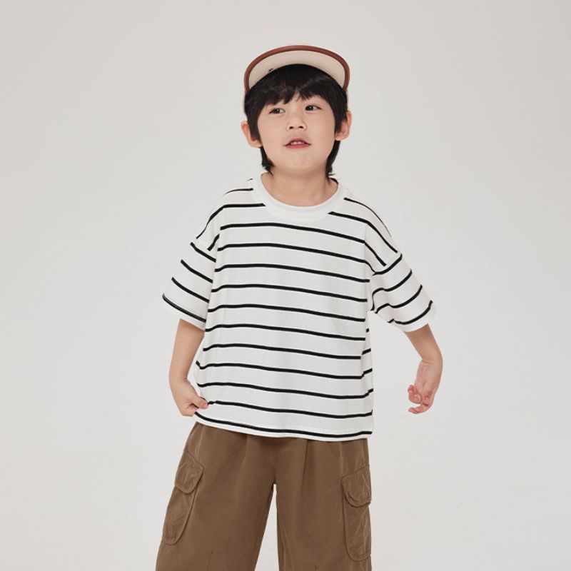 モノトーンボーダーTシャツ