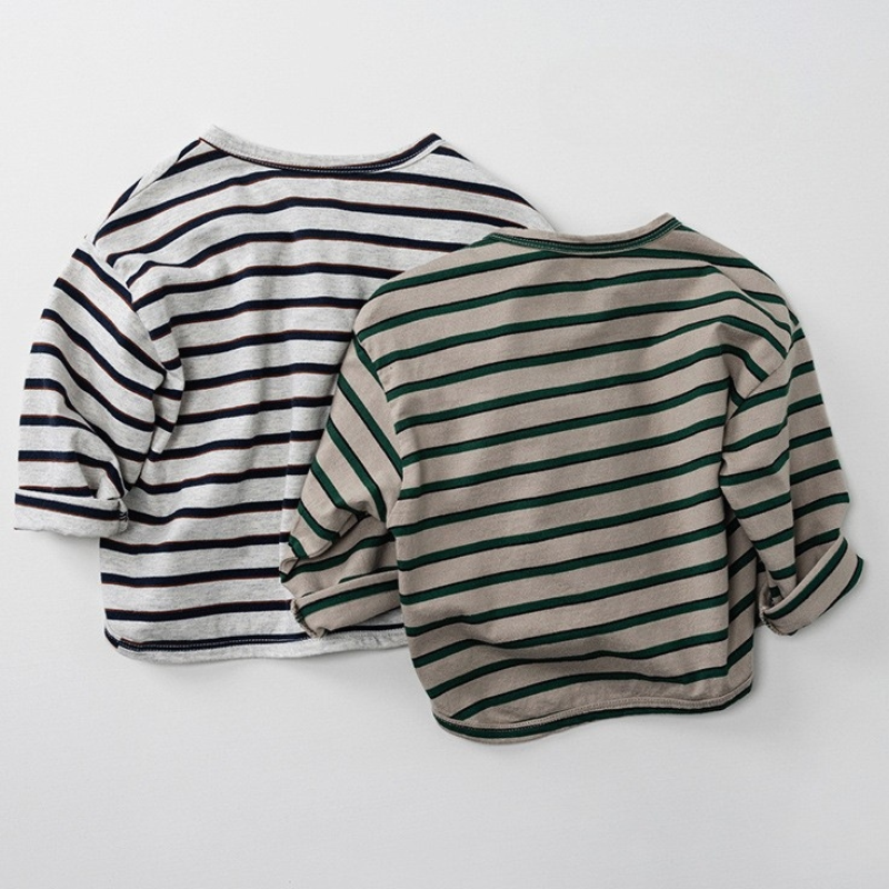 ボタンボーダー柄Tシャツ
