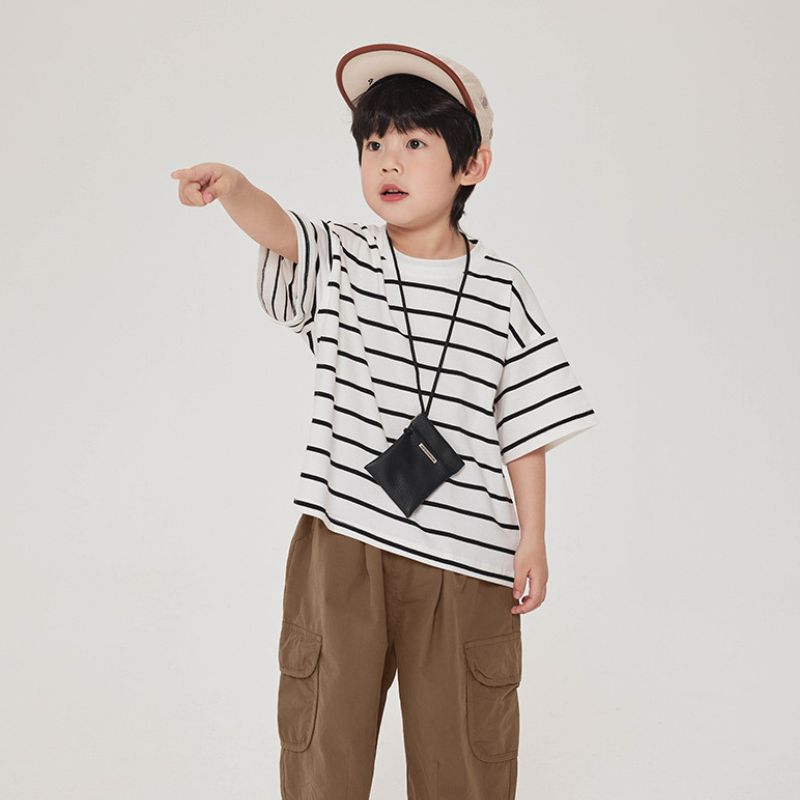モノトーンボーダーTシャツ