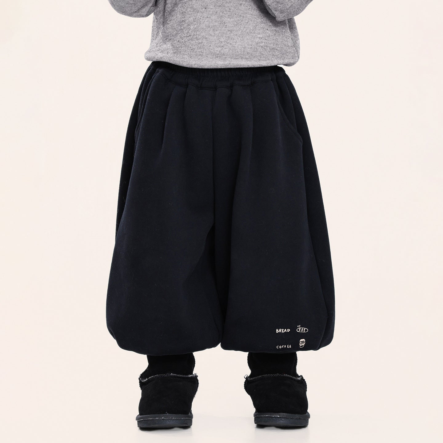 裾プリント裏ボアパンツ