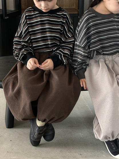 裾絞りゆったりパンツ