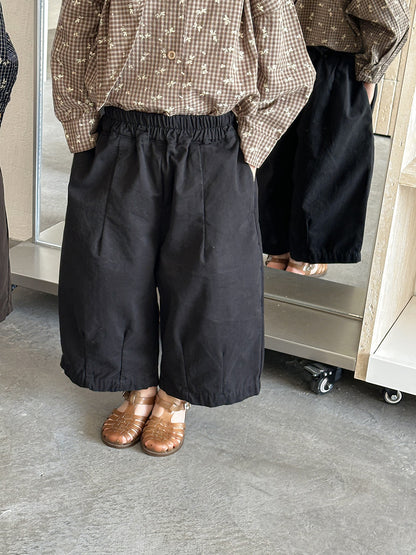 シンプルデザイン八分丈ワイドパンツ