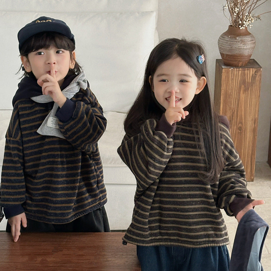 裏ボアボーダー柄パーカー