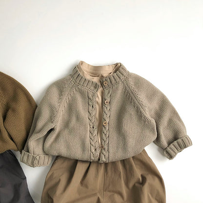 前立てケーブル編みニットカーディガン