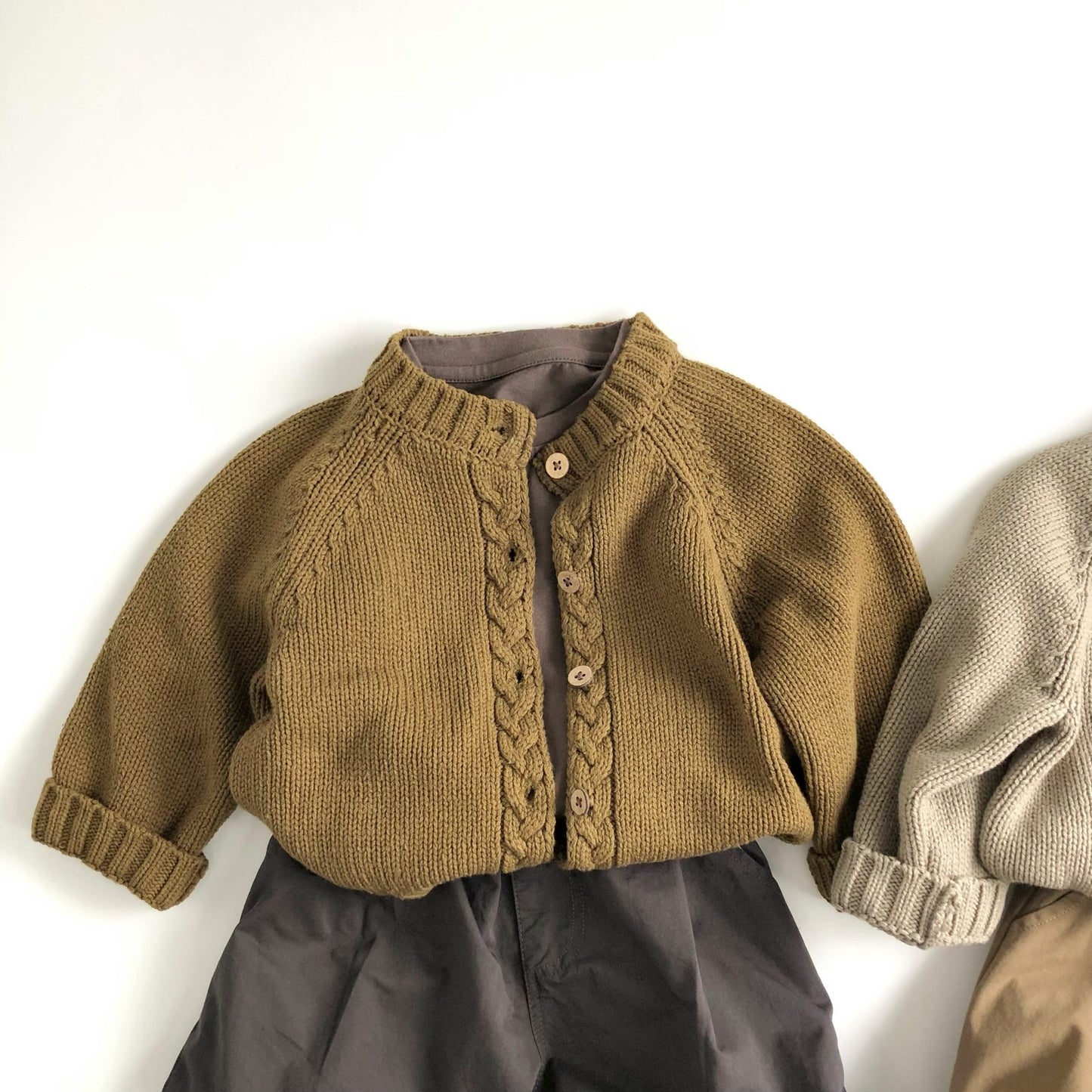 前立てケーブル編みニットカーディガン