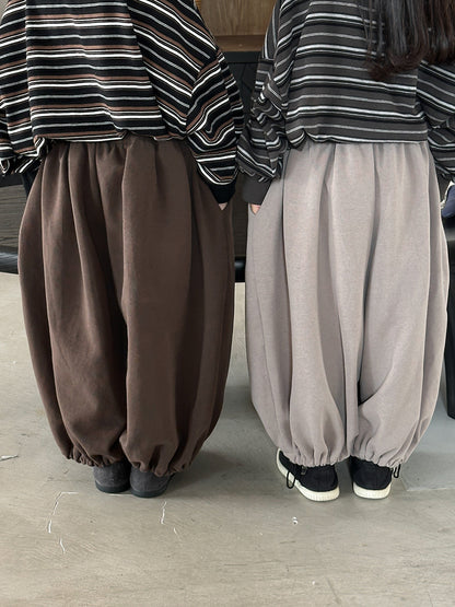 裾絞りゆったりパンツ