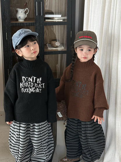 イングリッシュワードハイネックニット