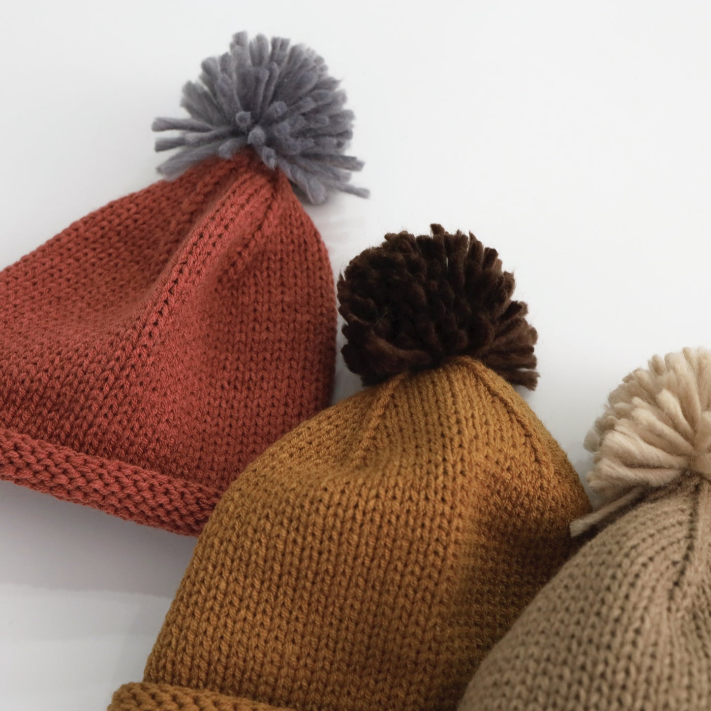 ポンポンニット帽