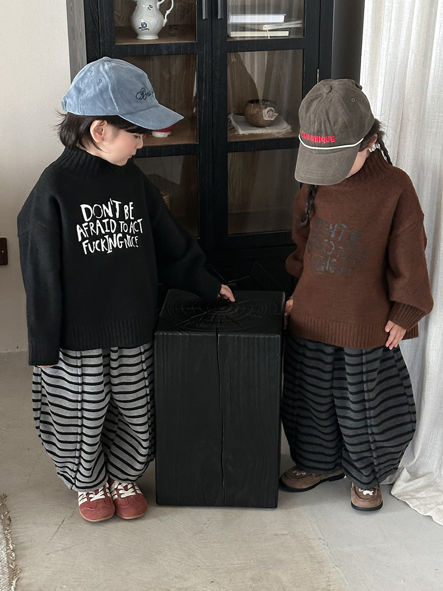 イングリッシュワードハイネックニット