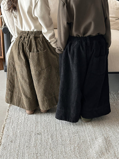 穴あき模様裏ボアコーデュロイパンツ