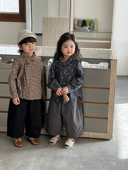 リーフ衿小花柄ブラウス