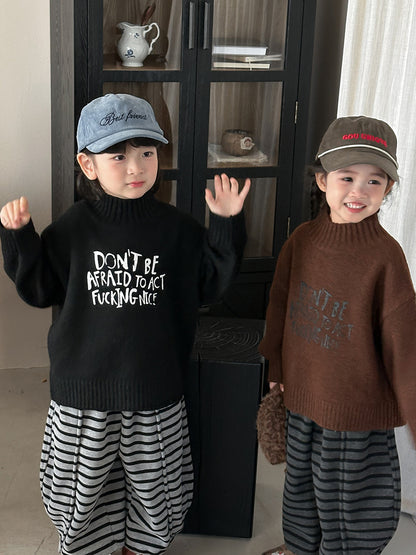 イングリッシュワードハイネックニット