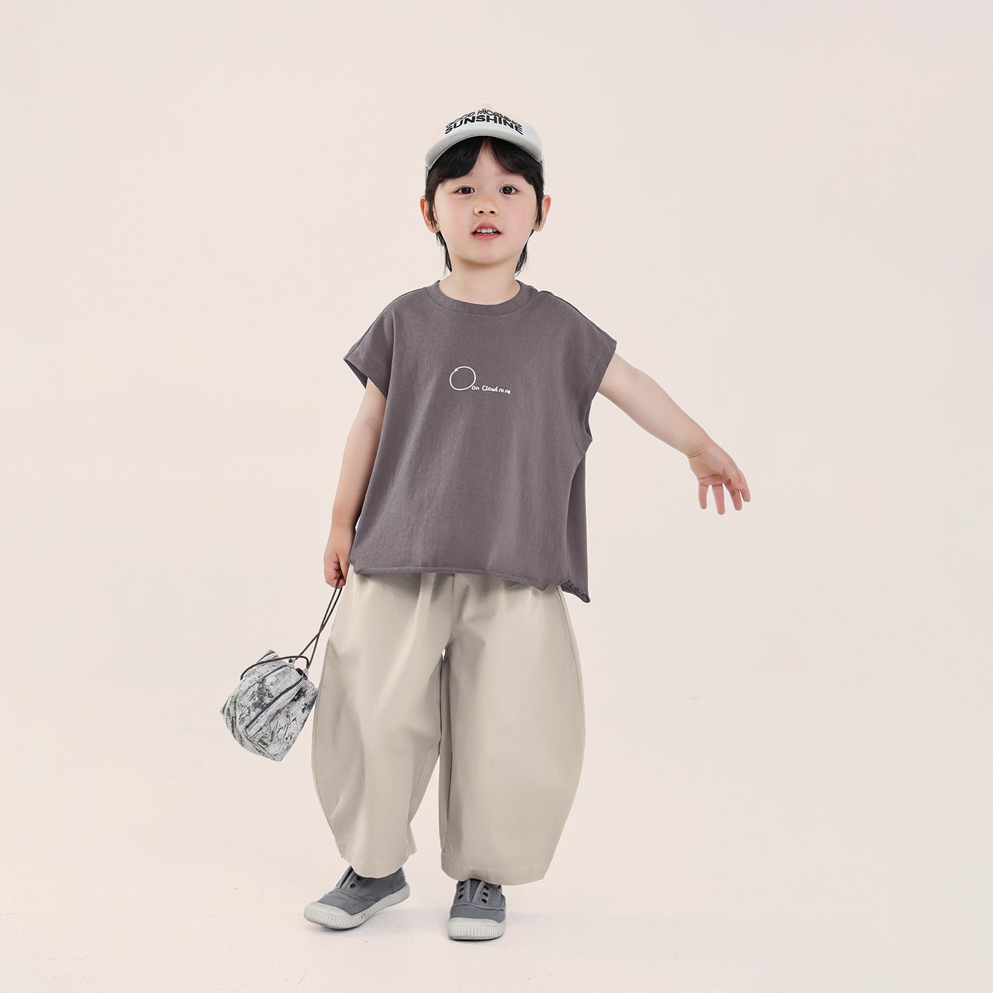 胸元ロゴ薄手タンクトップ
