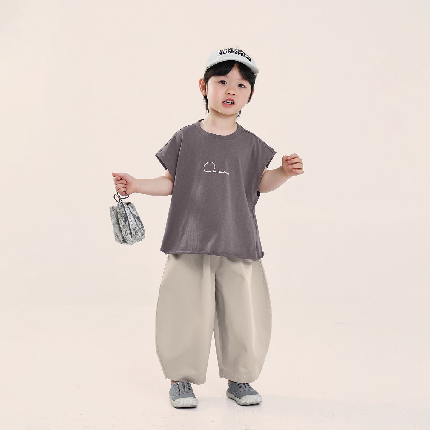 胸元ロゴ薄手タンクトップ