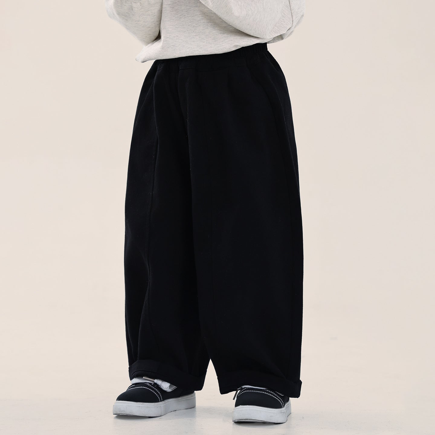 センタープリーツ無地パンツ