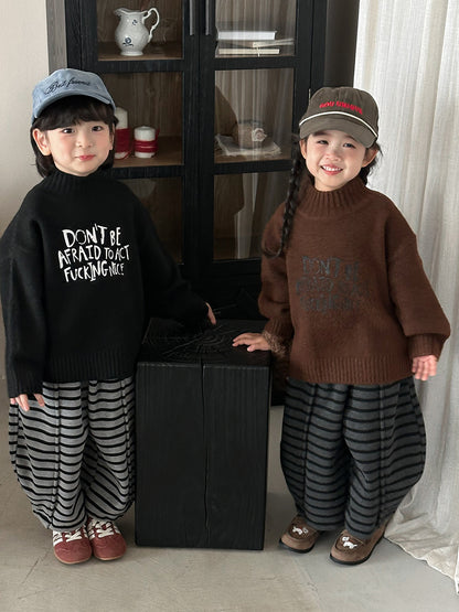 イングリッシュワードハイネックニット