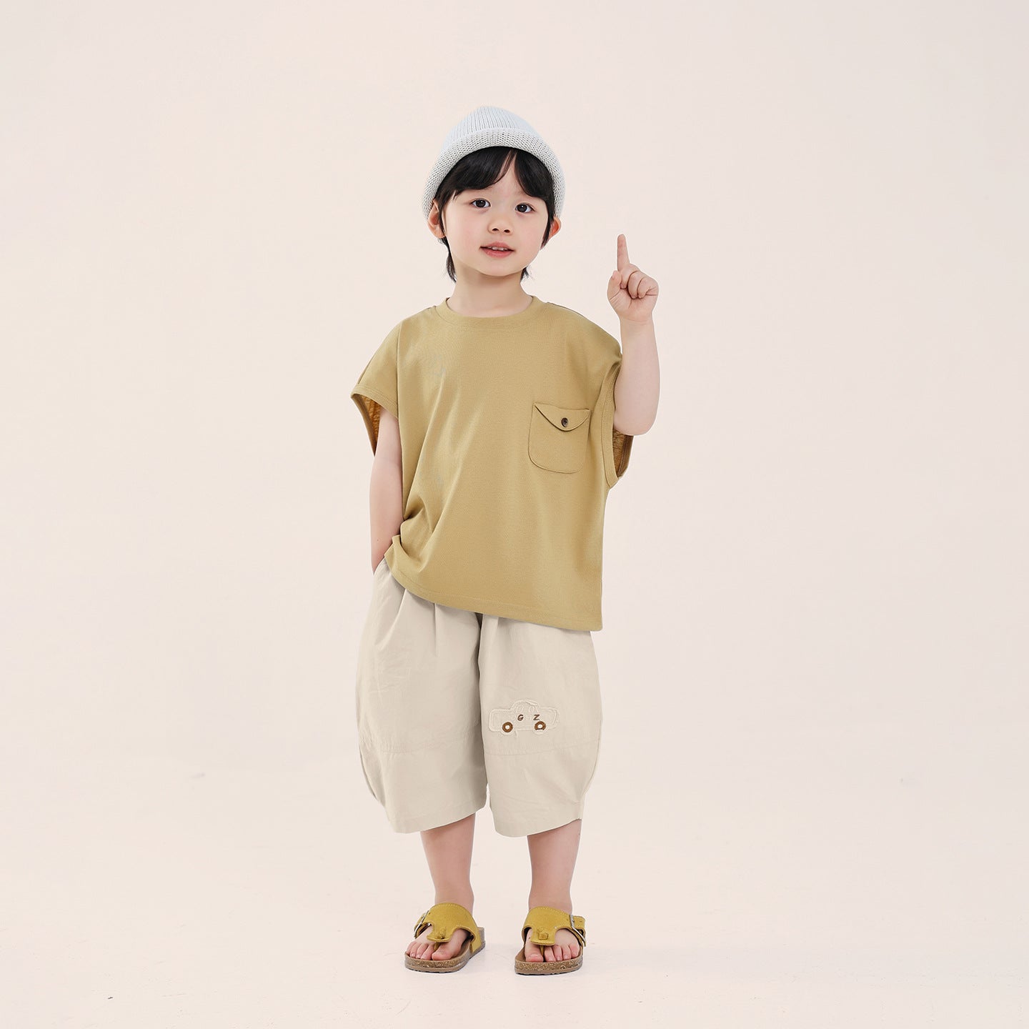 胸元ポケット付きタンクトップ