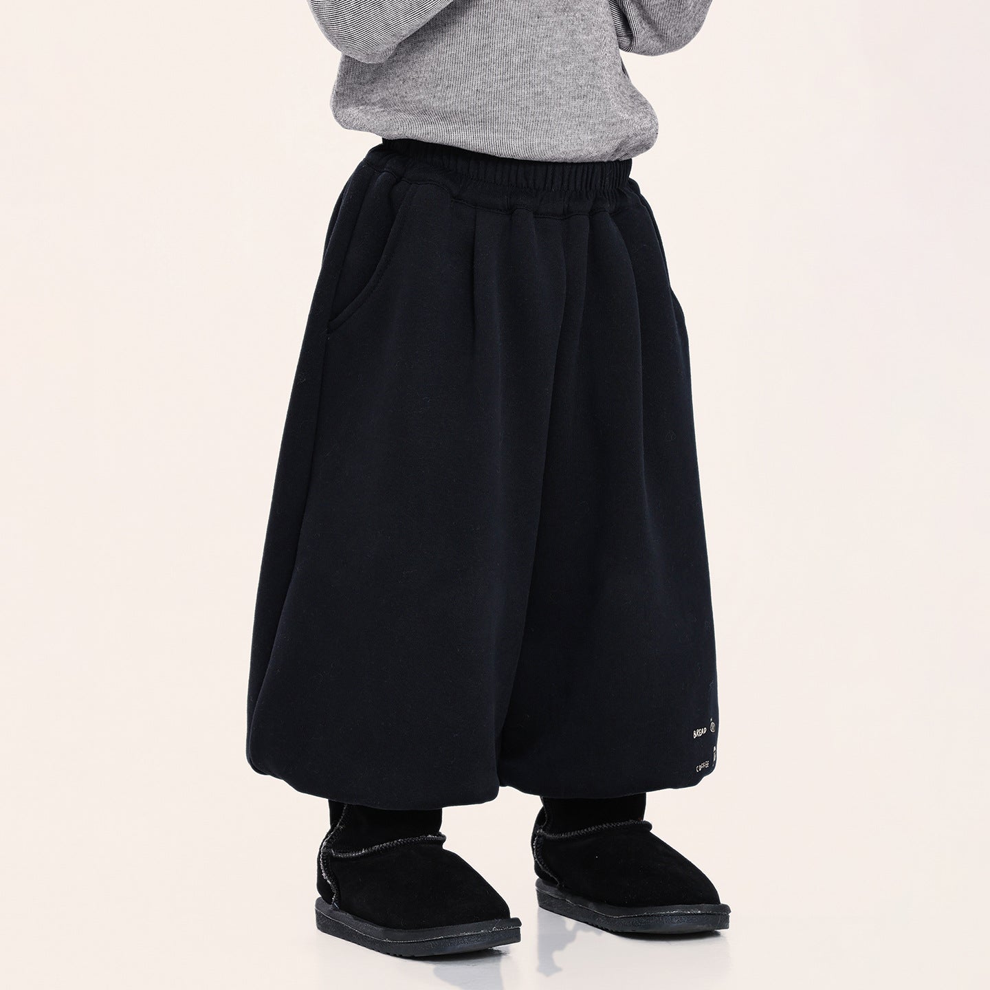 裾プリント裏ボアパンツ