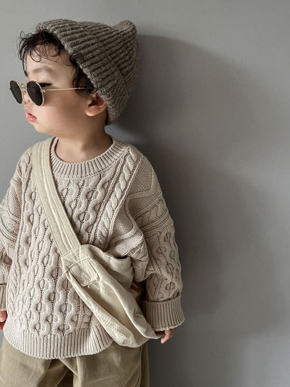 ケーブル編みプルオーバー