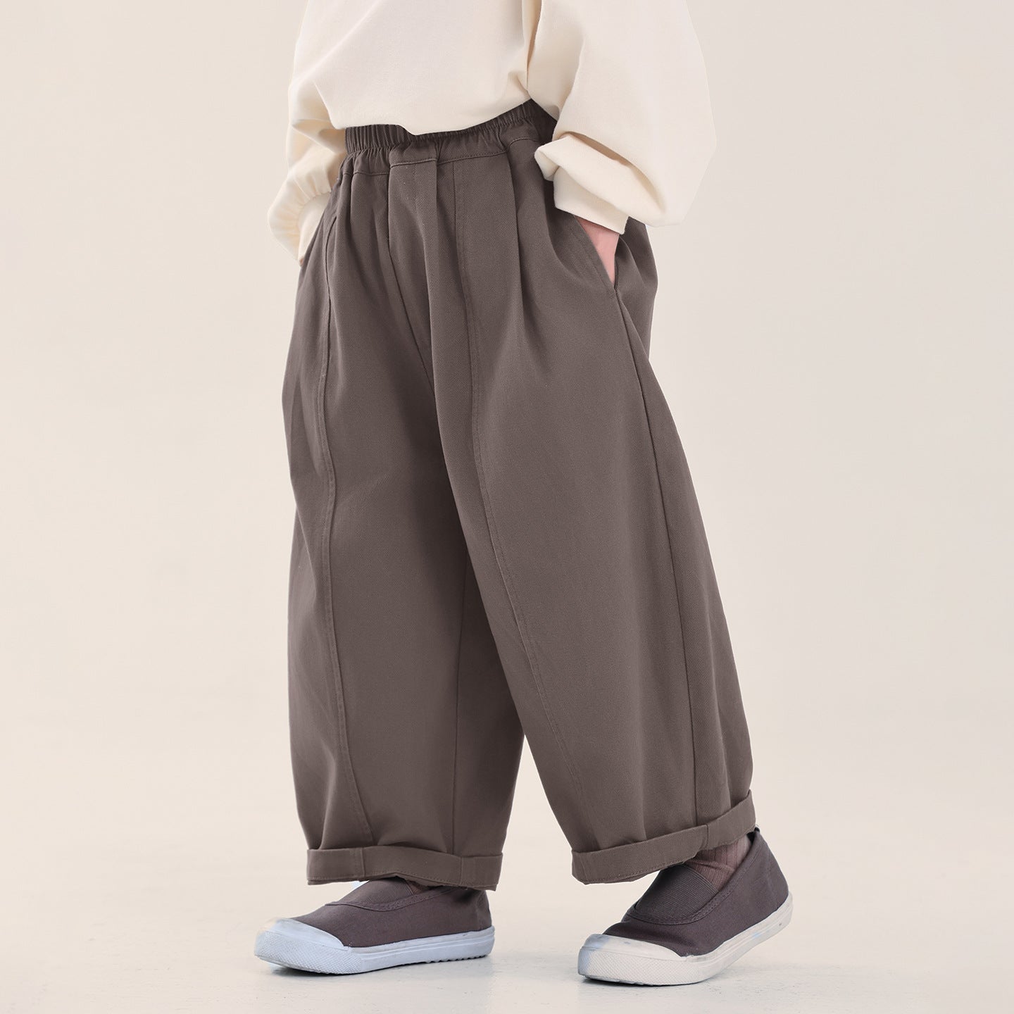 センタープリーツ無地パンツ