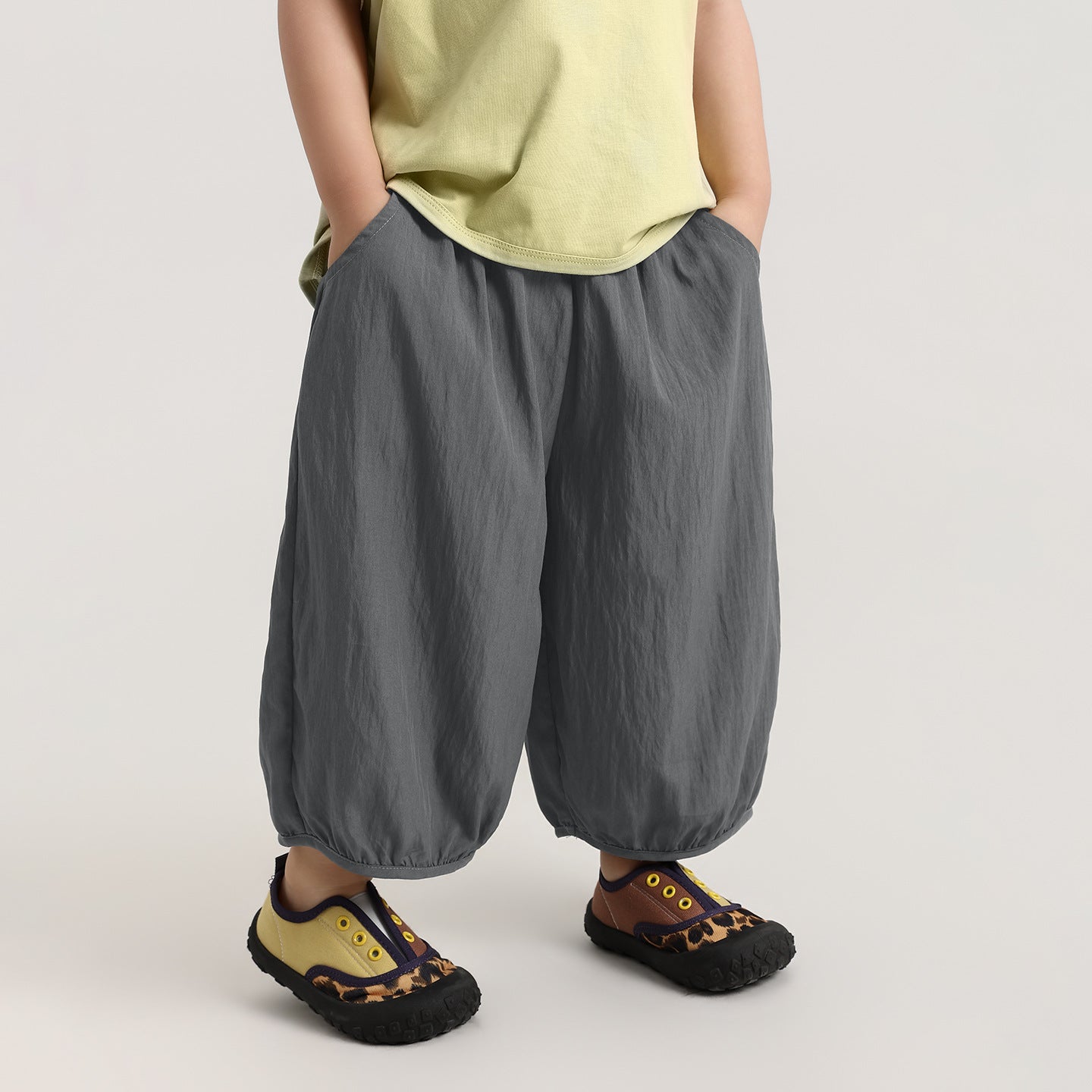 シボ感薄手八分丈パンツ
