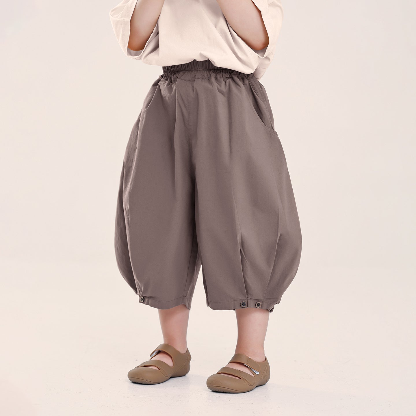 裾ギャザーコットン七分丈パンツ