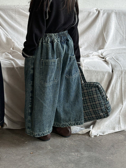 ストレートデニムパンツ