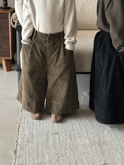 穴あき模様裏ボアコーデュロイパンツ