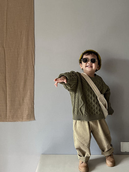 ケーブル編みプルオーバー