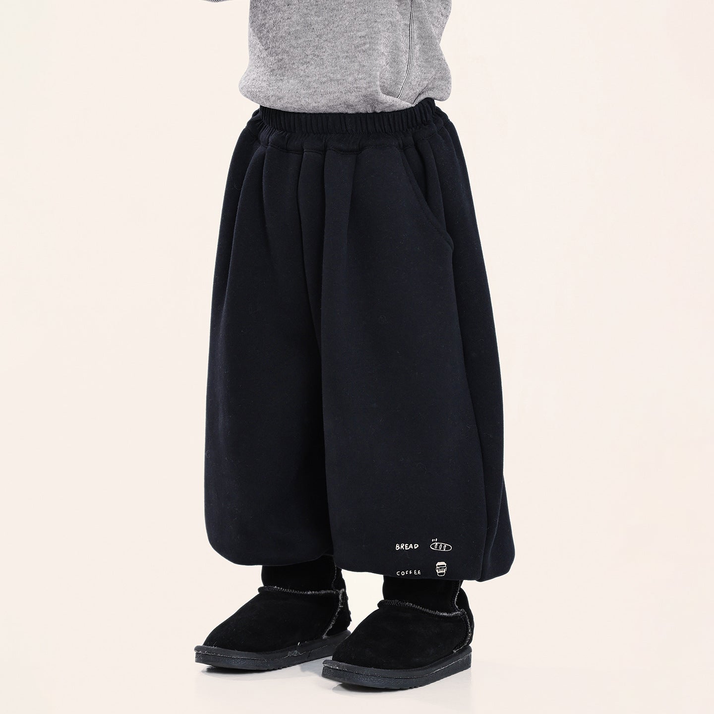 裾プリント裏ボアパンツ