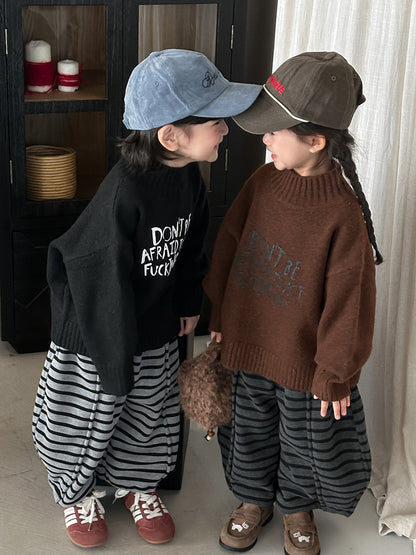 イングリッシュワードハイネックニット