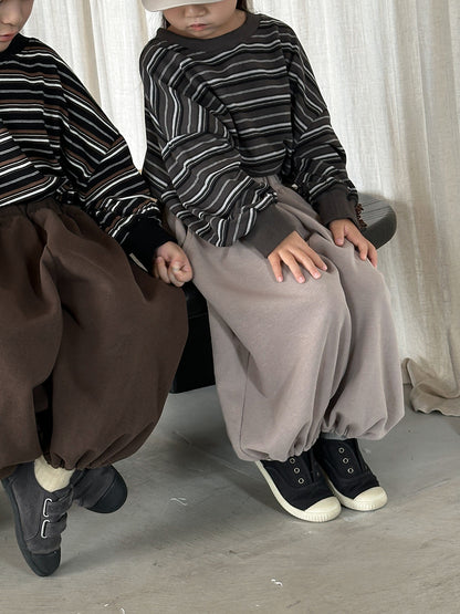 裾絞りゆったりパンツ
