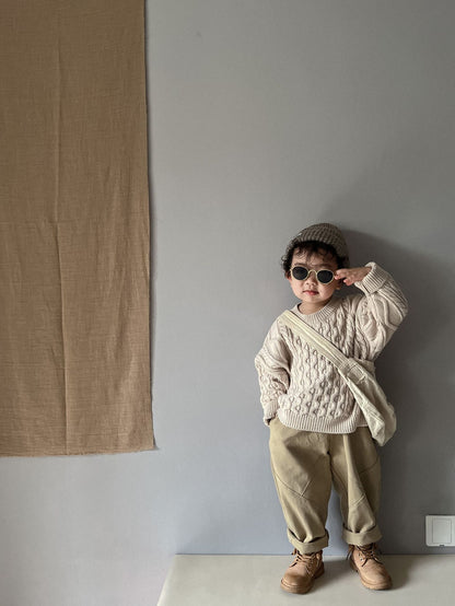 ケーブル編みプルオーバー